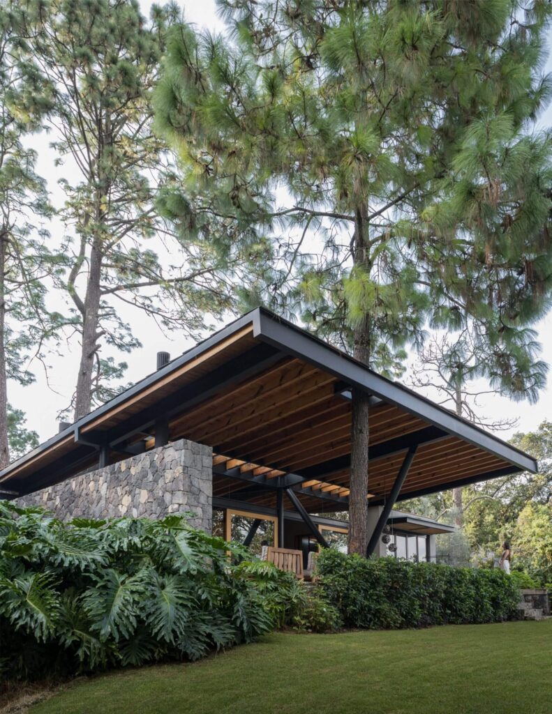 Casa Puig, en Valle de Bravo.
retiro arquitectónico en la naturaleza