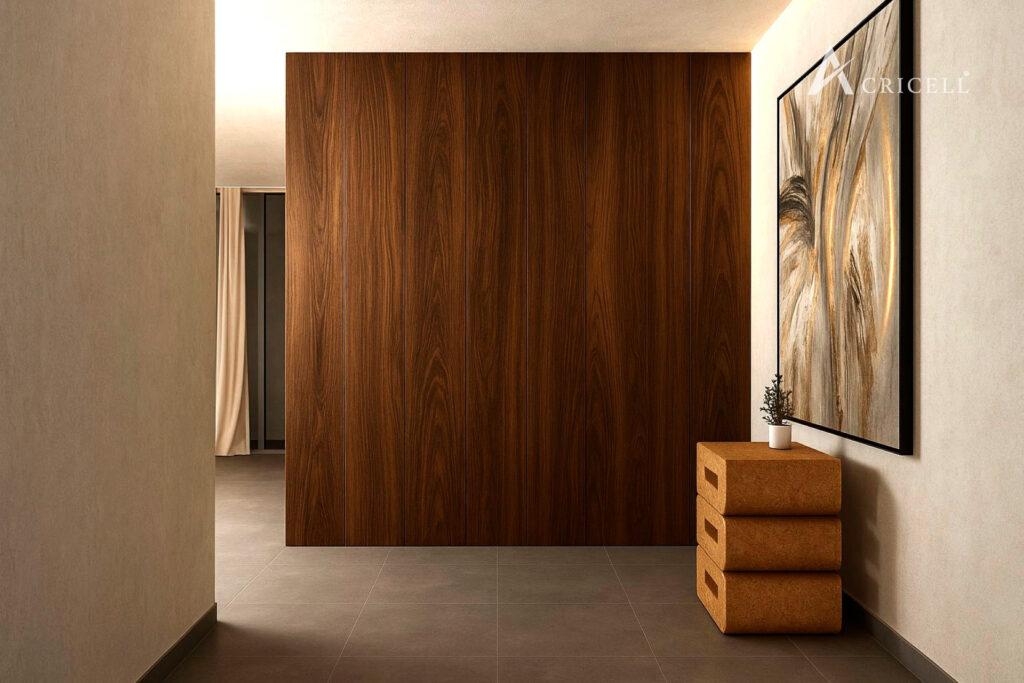 Duela PVC tipo madera instalada en piso de sala moderna y luminosa