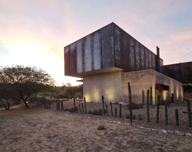 Casa Estrato: una arquitectura que nace de la tierra en San Miguel de Allende